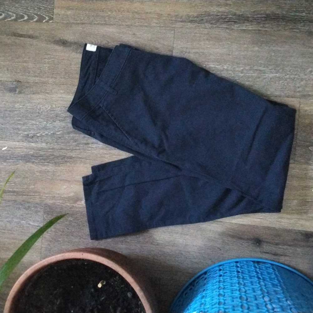 NWOT: HOLLISTER; WOMEN'S 11 R-30W/31L SOLID DARK BLUE SKINNY TROUSER CHINO PANT.